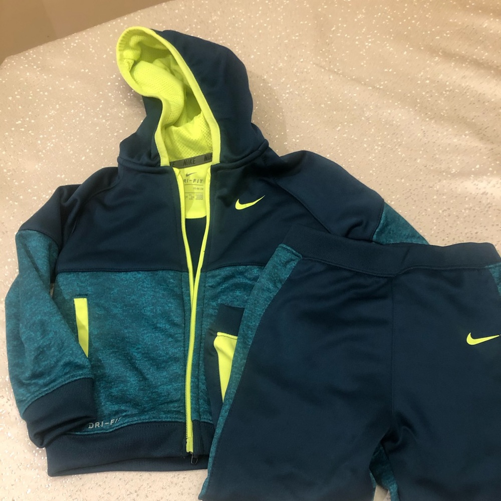 Nike dry fit 24 months sweat shirt and joggers